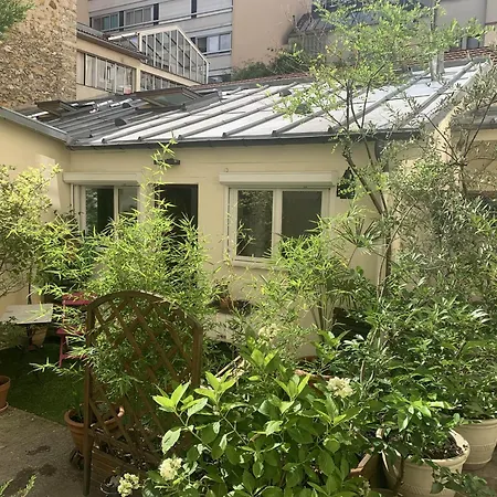 Petite Maison Dans Paris